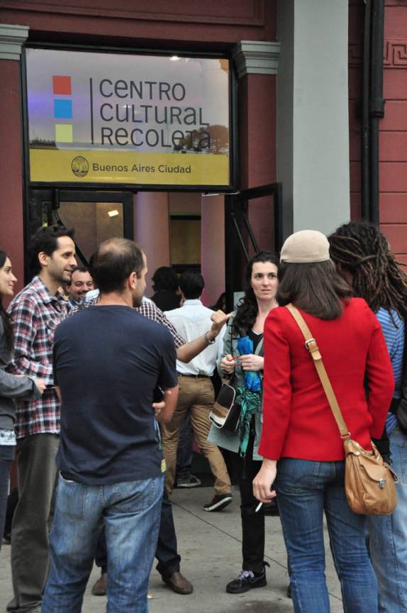 O sempre movimentado Centro Cultural da Recoleta Buenos Aires, na Argentina